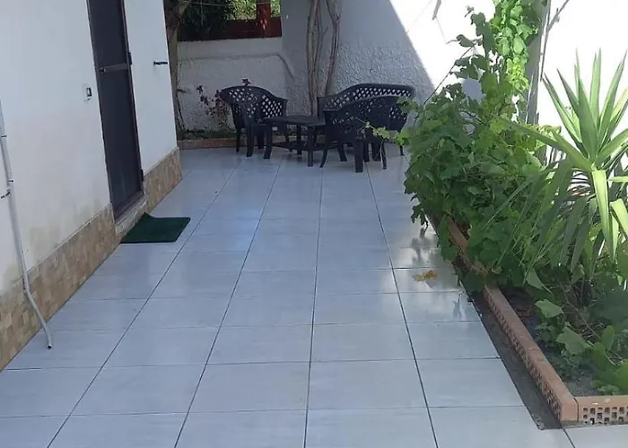 Hollydom Semesterbostad *